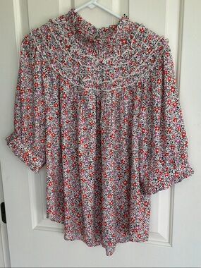 ANN TAYLOR Smocked Neck Floral Blouse in White with Red & Pink Flowers XL
